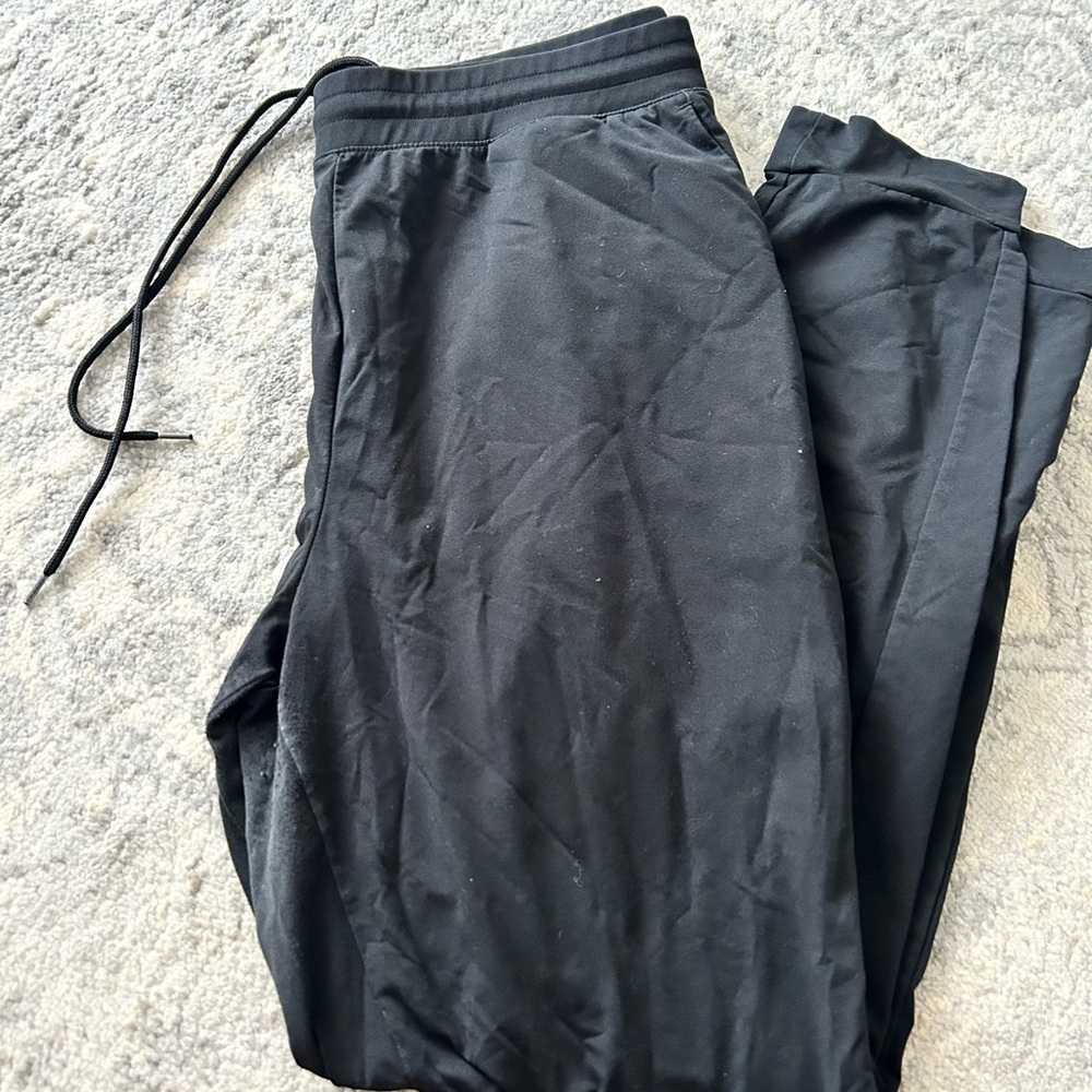 Uniqlo Black Sweatpants with Elastic Waistband and Tapered Legs